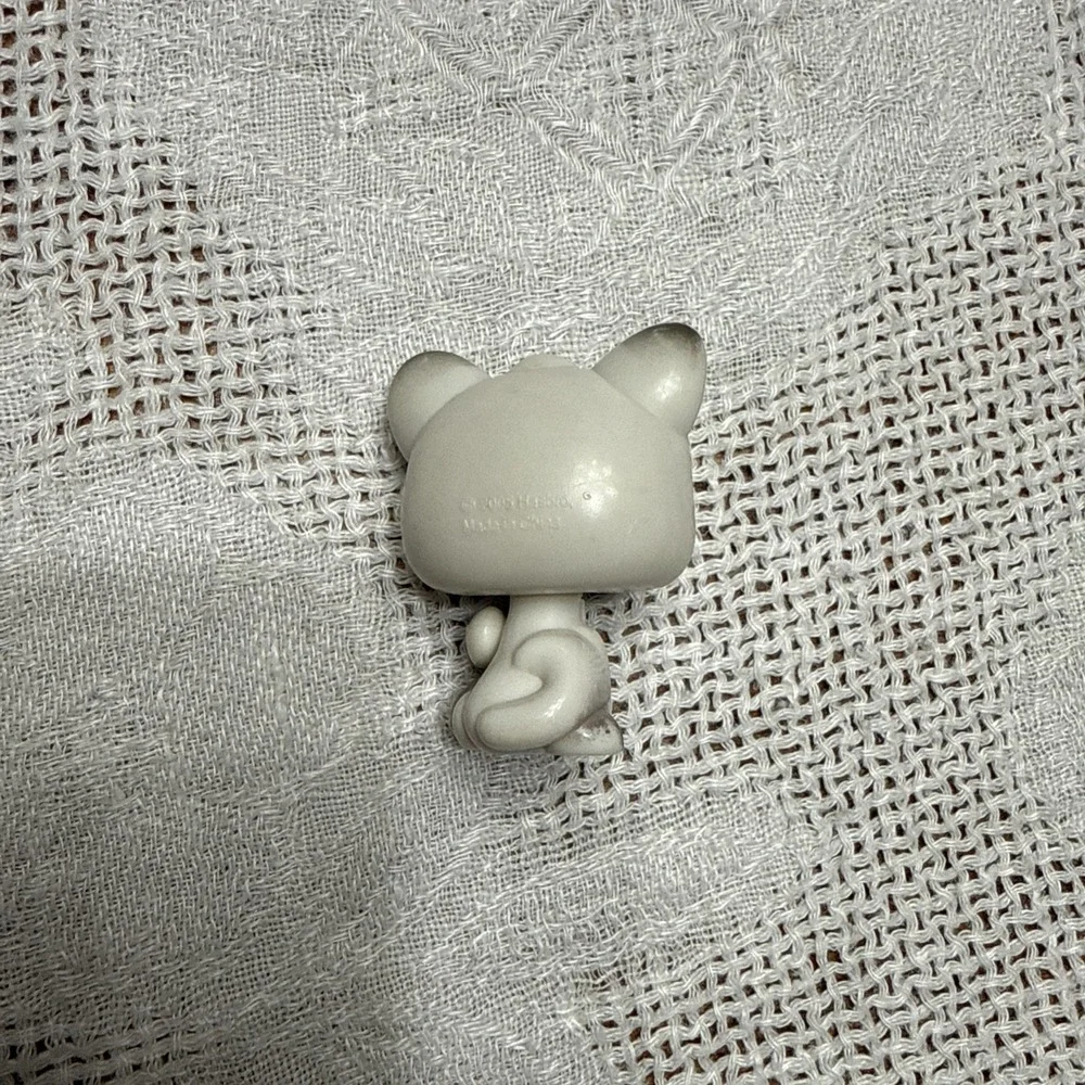 Littlest Pet Shop LPS Magic Motion Siamese Cat Blue Eyes Sticks Out Tongue 2005